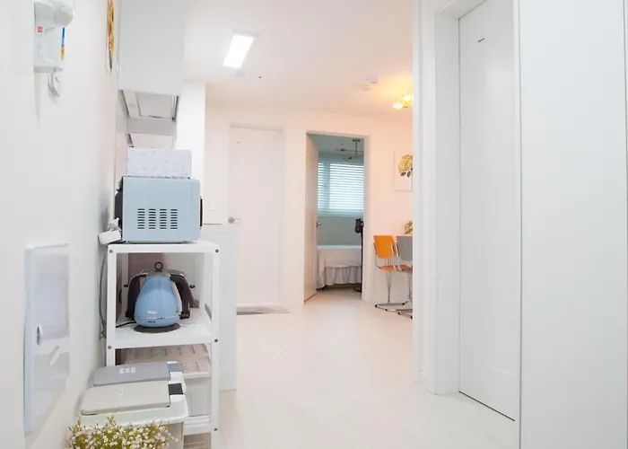 Station Joey N Ray House Apartment