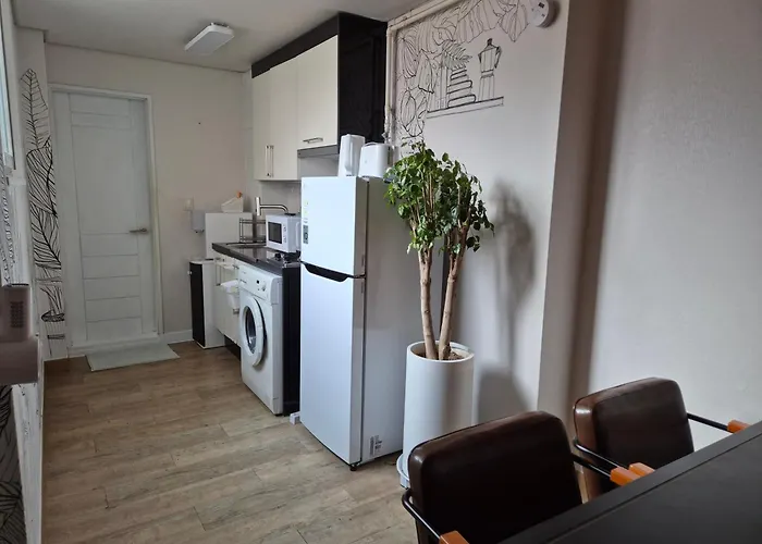 Apartment Station Joey N Ray House
